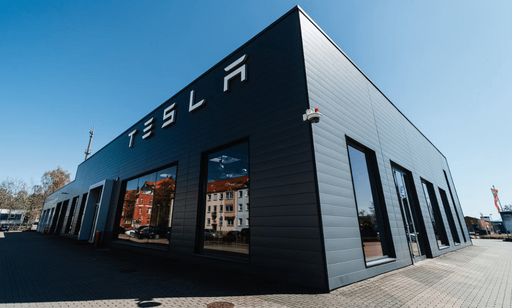 Tesla's Store and Service Center