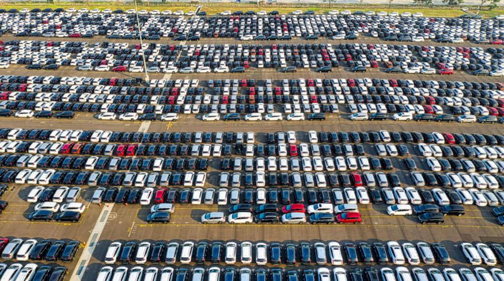 Car dealership inventory illustrating wholesale vs retail pricing gap in the 2026 vehicle market